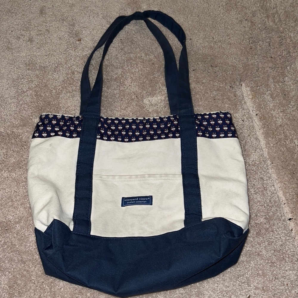 UConn Vineyard Vines classic tote bag